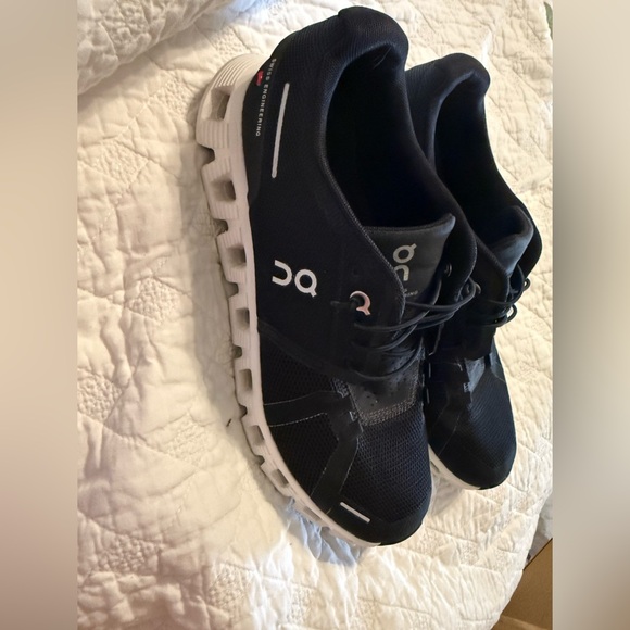 On Running Black and White Athletic Shoes - Picture 6 of 9